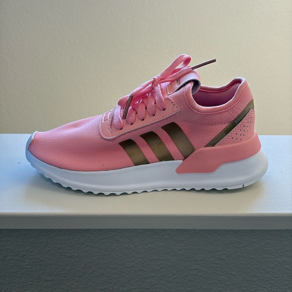 💕Adidas Pink Sneakers💕